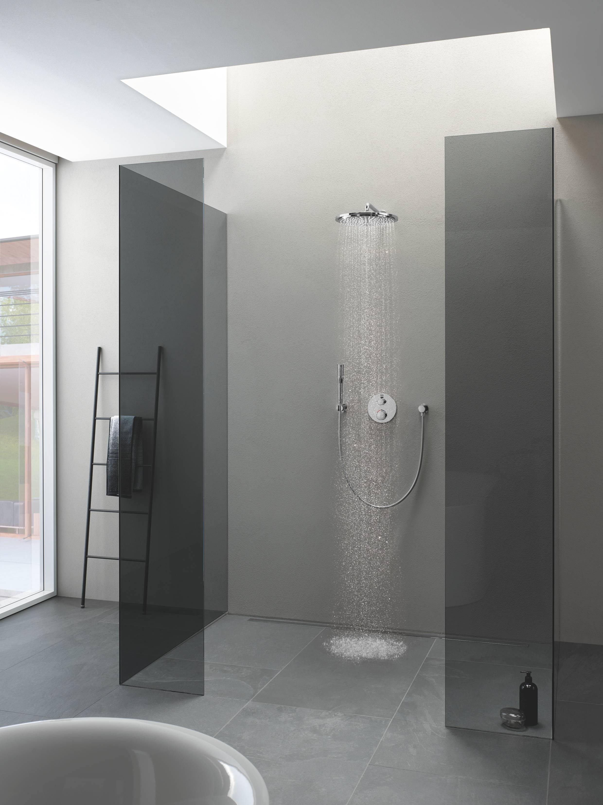 Термостатический смеситель для душа GROHE Grohtherm с переключателем на 2 положения, внешняя часть, круглая розетка, хром (24076000) - Вид №6