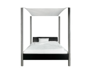 Двуспальная кровать с балдахином