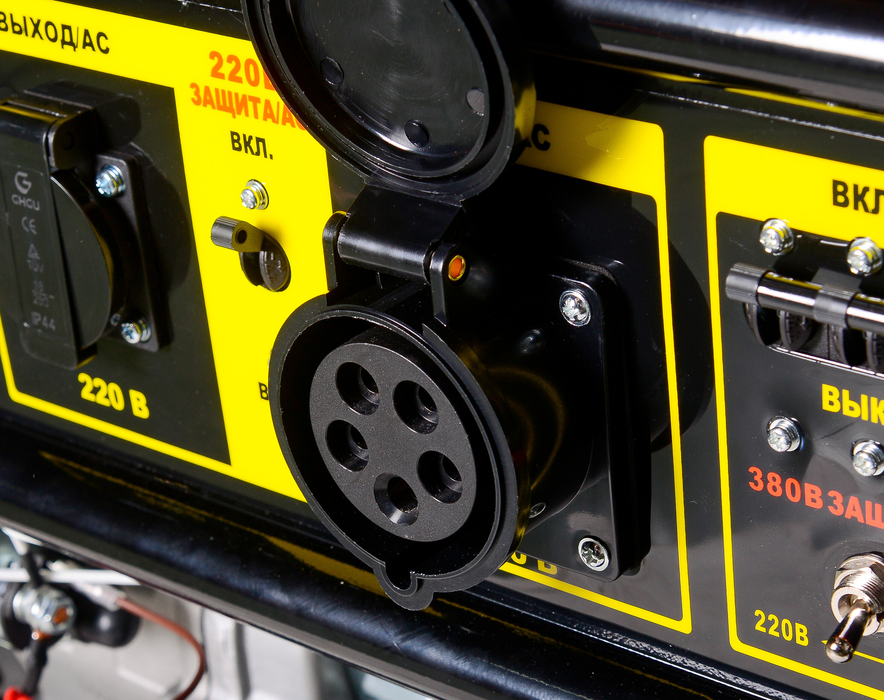 Электрогенератор   бензиновый Huter DY9500LX-3 1263984 STDN-0017801 - Вид №5