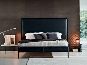 Molteni & C. Кровать двуспальная в коже с высоким изголовьем