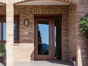 Входная дверь с бронированным стеклом