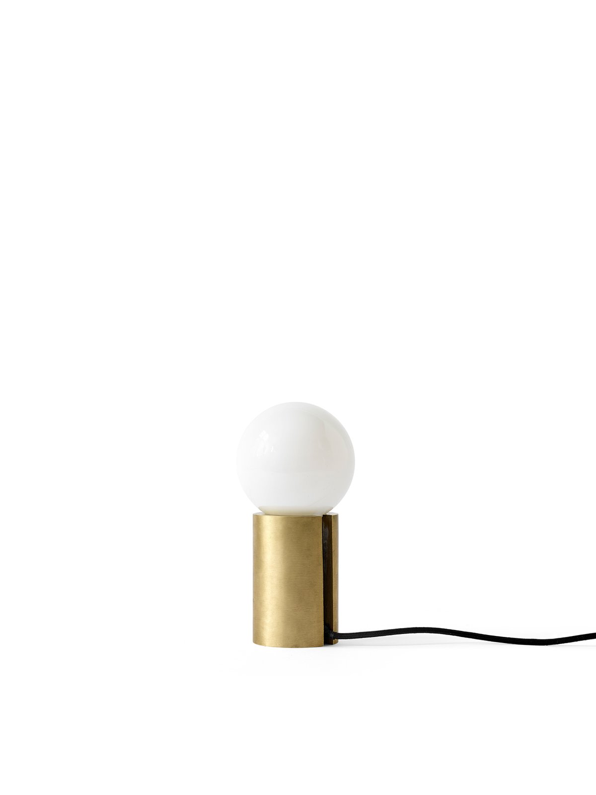 1750839 MENU Настольная лампа с розеткой 