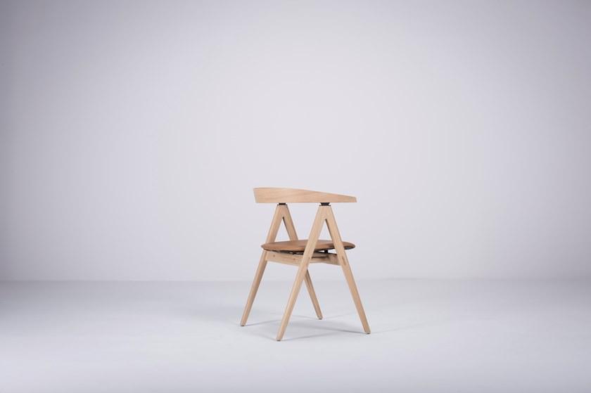 Gazzda Мягкое кожаное кресло с подлокотниками с открытой спинкой Ava 0fe - Вид №3