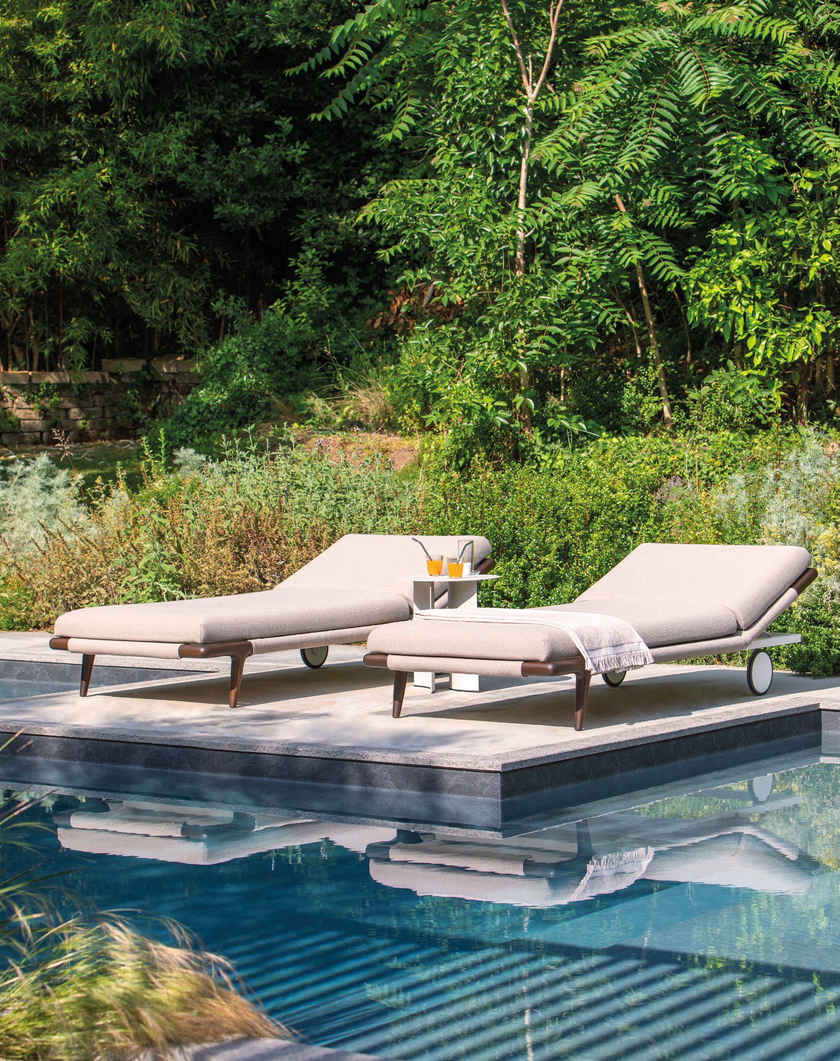 Садовая кровать с откидывающейся спинкой в ироко Flou Гауди ARCH-00148508 - Вид №2