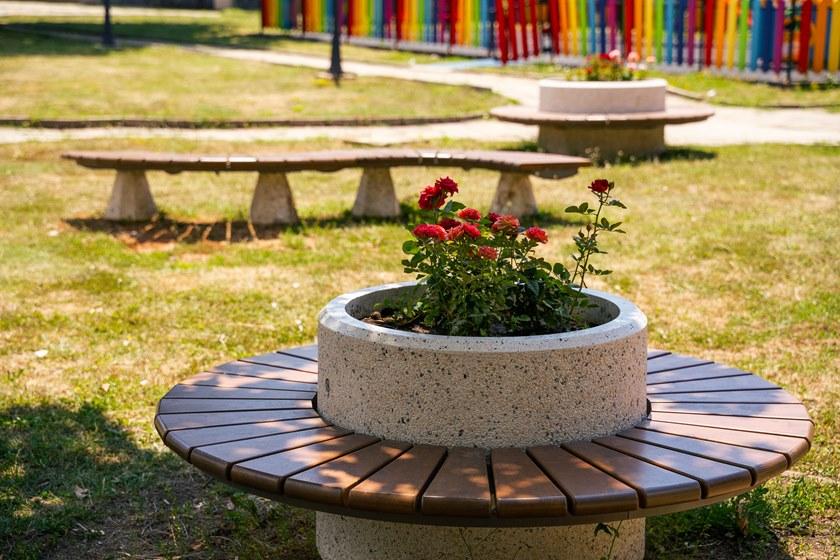 ENCHO ENCHEV - ETE Круглая скамья из бетона со встроенной сеялкой  194  - Вид №4