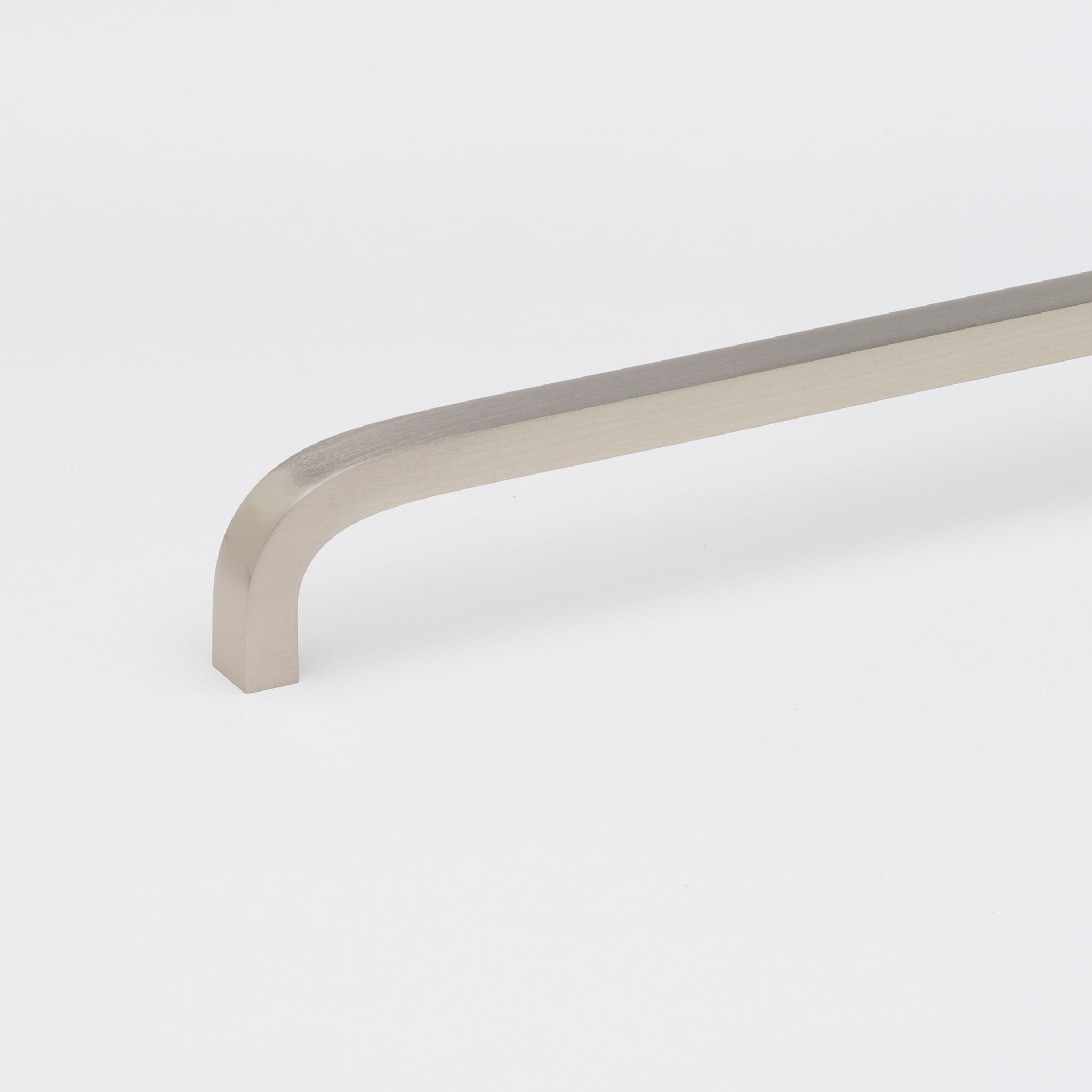 Латунная мебельная ручка Lo & Co Interiors Curve ARCH-00101114 - Вид №14