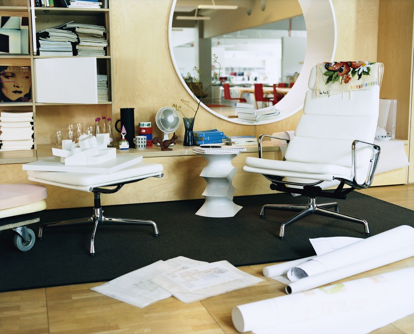 5 спиц подлокотник кожаный поворотный операционный офисный стул VITRA Eames Soft Pad Group ARCH-00124733 - Вид №3