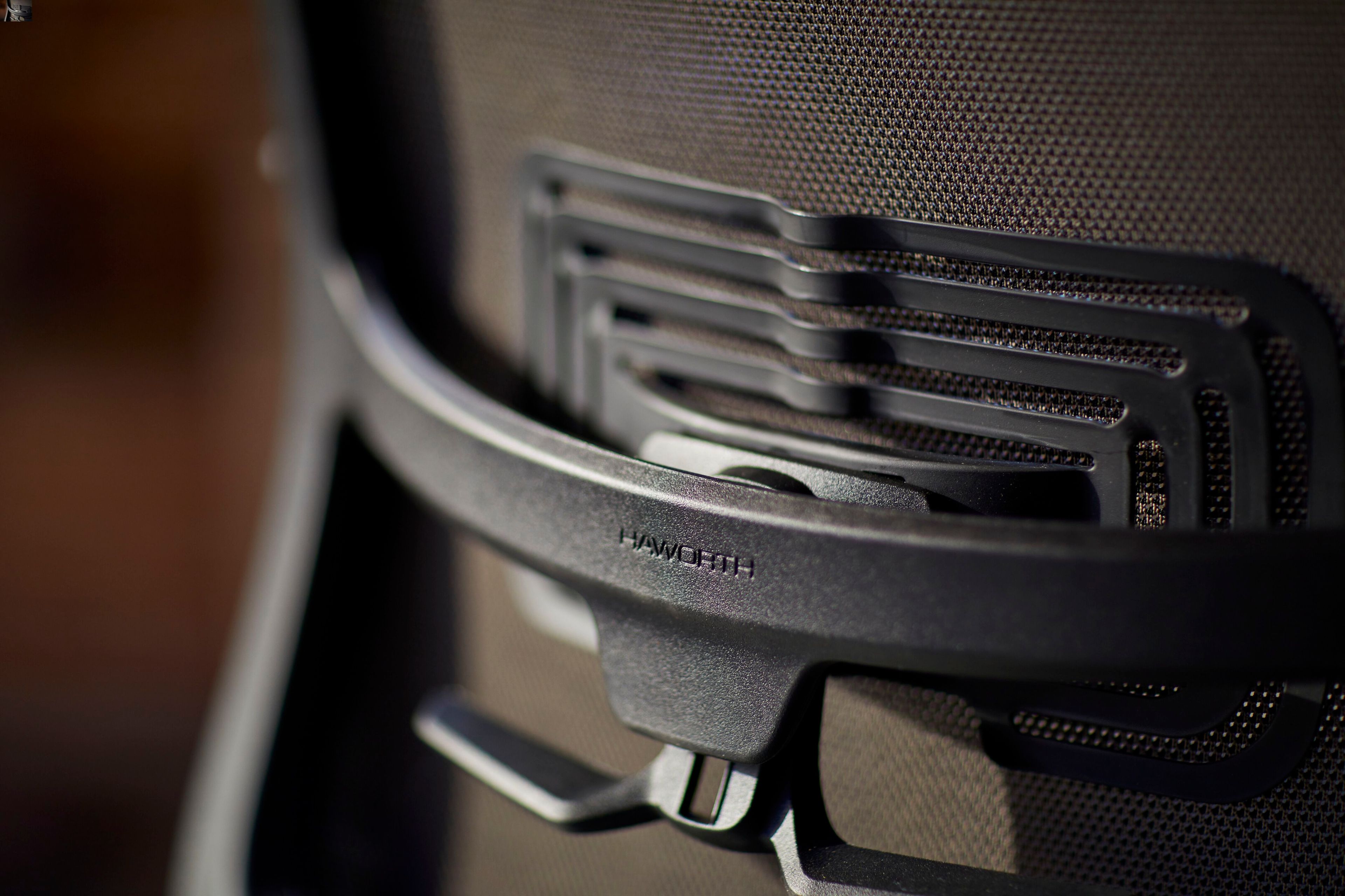 Тканевый поворотный мягкий операционный стул с колесами Haworth SOJI ARCH-00095618 - Вид №1