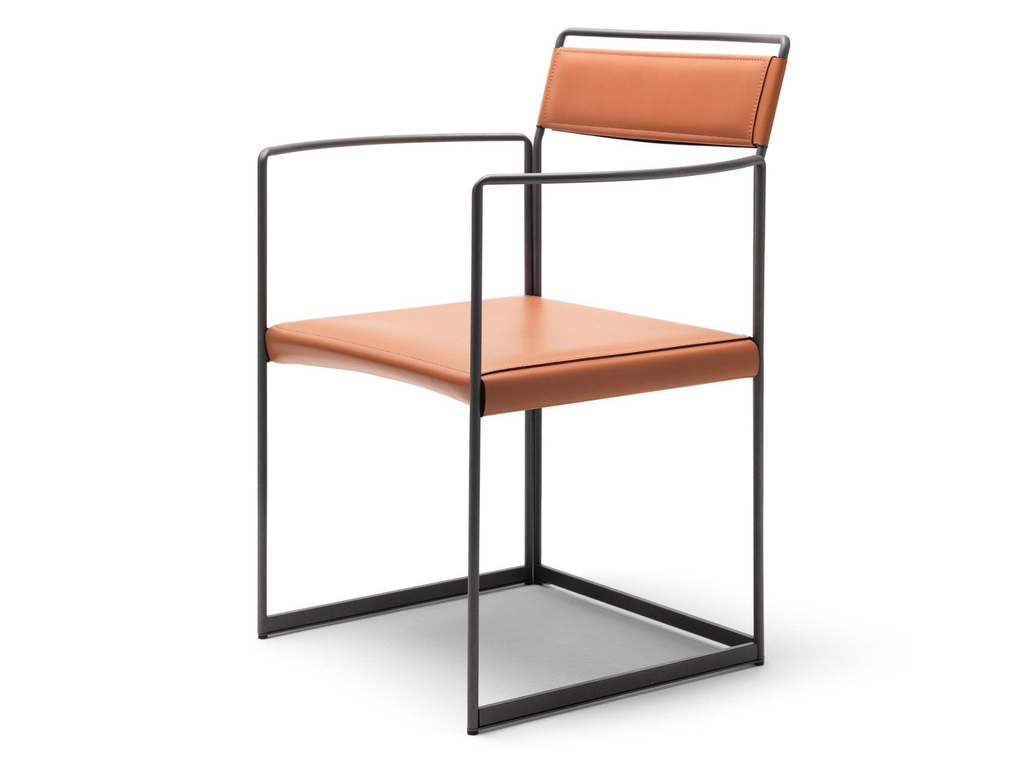 Стул из окрашенной стали и кожи с подлокотниками EPÒNIMO New Outline ARCH-00018160