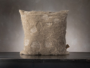 Квадратная подушка в ангоре