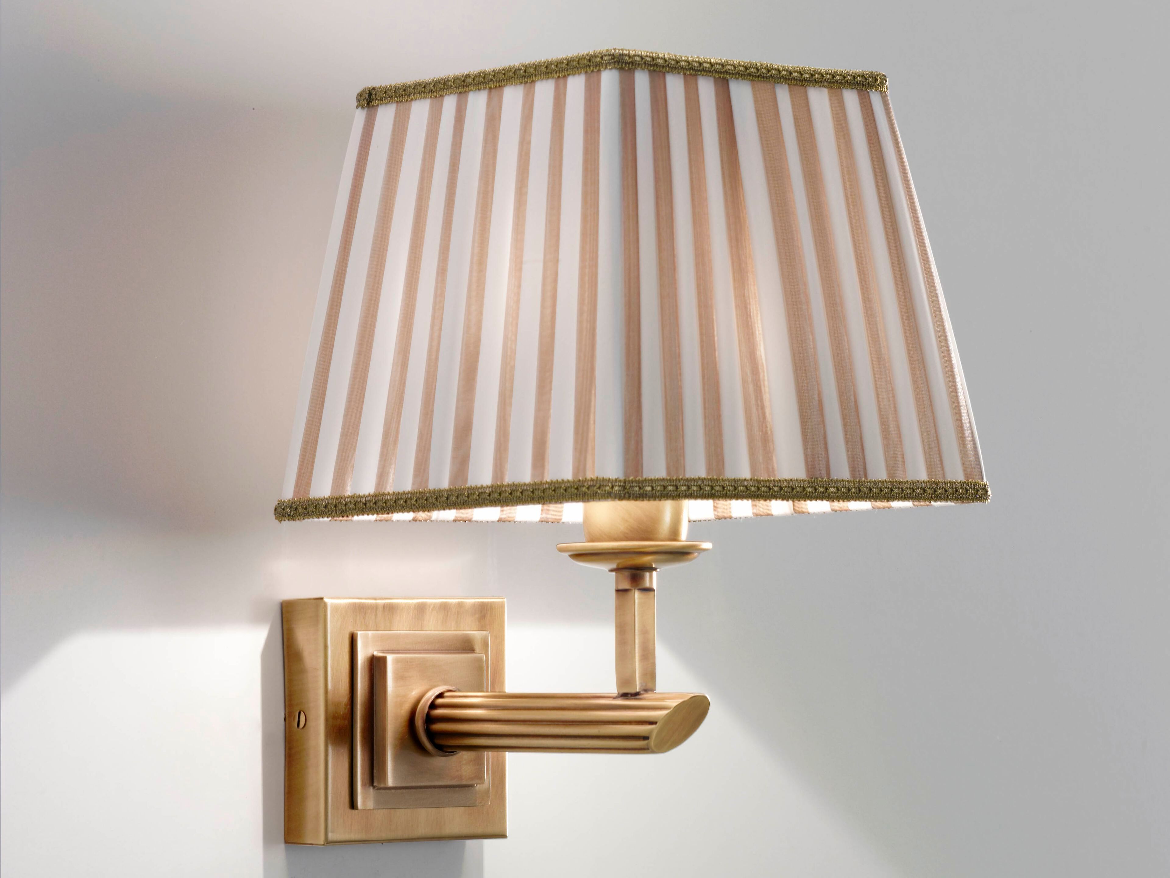 Латунный светодиодный настенный светильник с тканевым абажуром Cremasco Illuminazione Венецианская традиция ARCH-00047189 - Вид №1