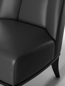 Кожаное кресло