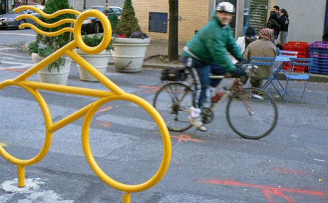 9518 ДЕВУШКА, велопарковка LAB.Space 