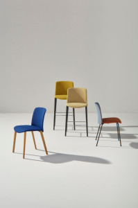 Металлический мягкий стул