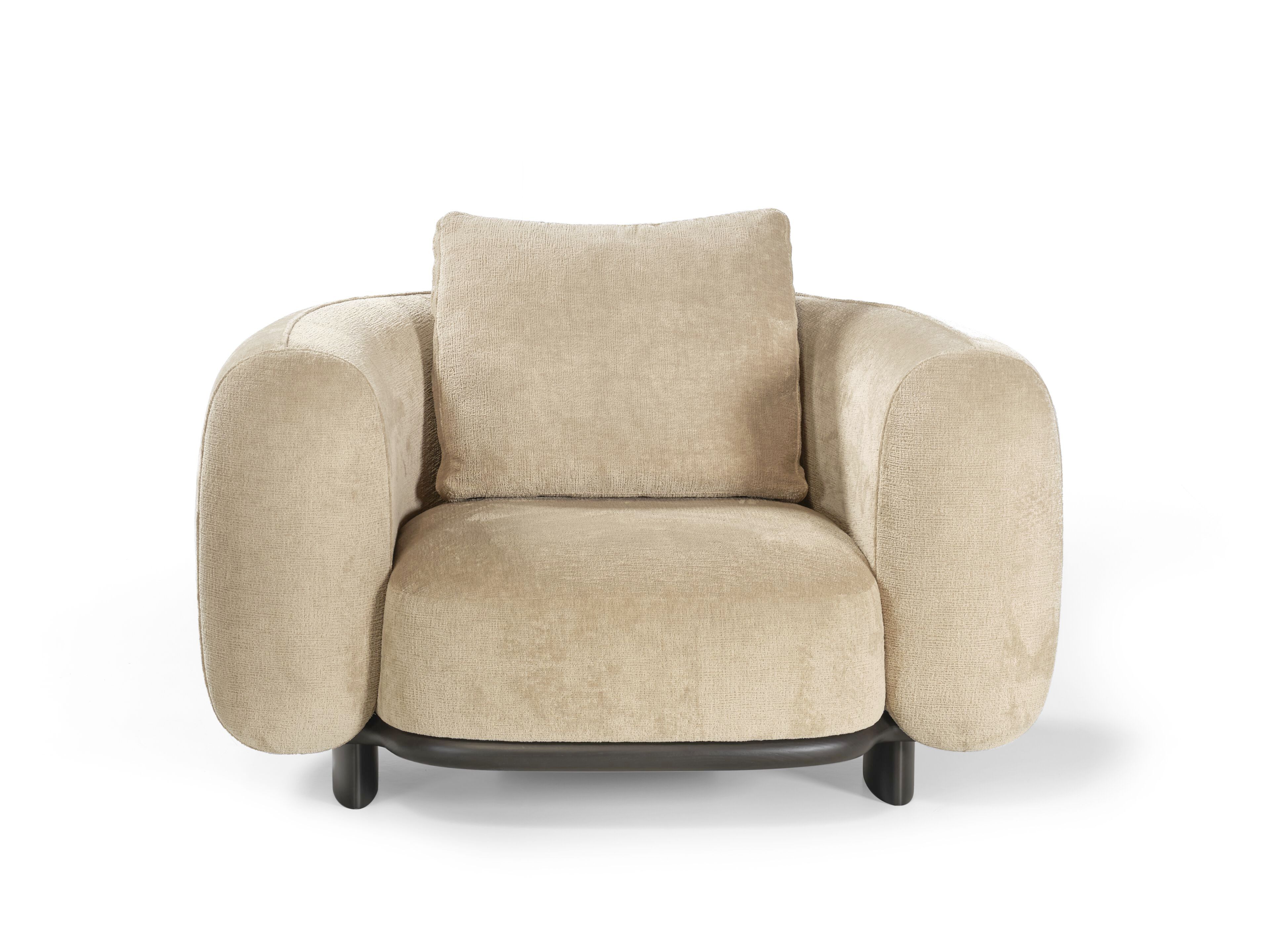 Тканевое кресло с подлокотниками и деревянной основой Naturedesign Home ARCH-00010199