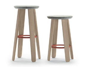 Высокий стул из ткани