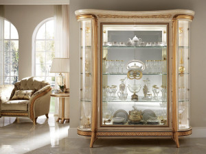 Деревянная витрина