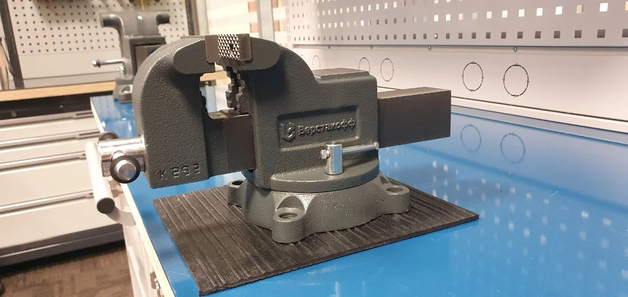 Тиски чугунные поворотные с наковальней Верстакофф S 100 BV-100 - Вид №7