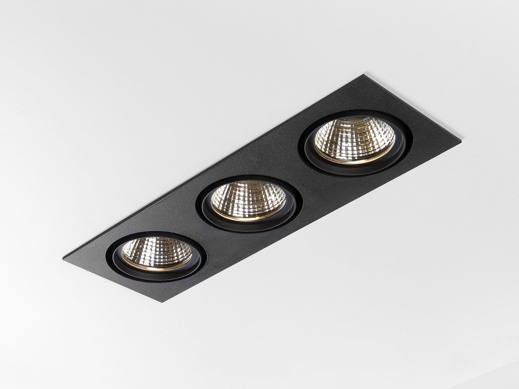 Несколько светодиодных утопленных прожекторов Modular Lighting Instruments MARCEL ARCH-00016257