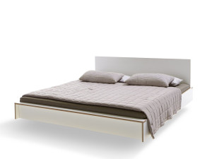 Двуспальная кровать из многослойной ткани