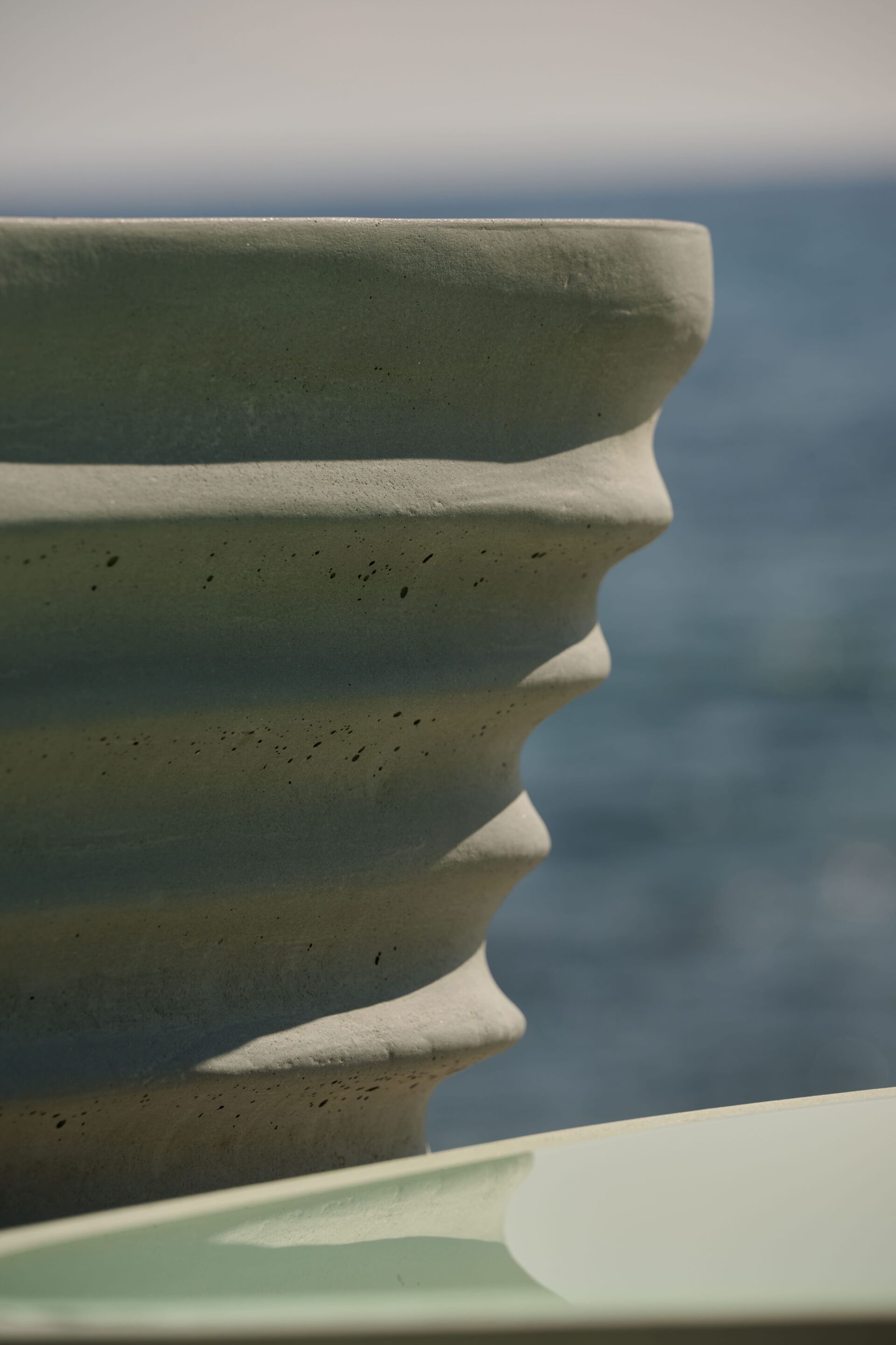 Бетонный журнальный столик URBI et ORBI Medius Terra ARCH-00082031 - Вид №6