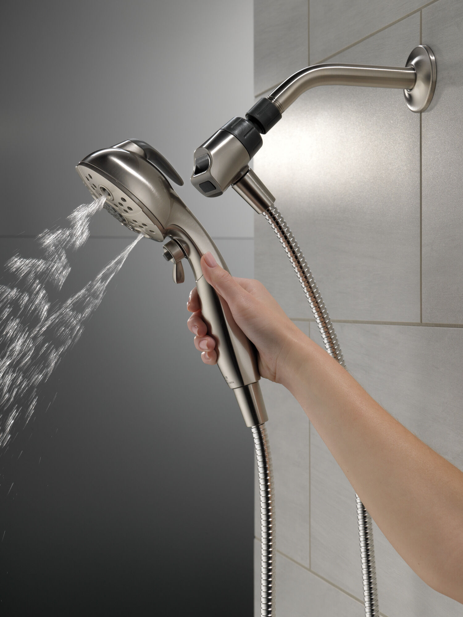 Ручной душ SureDock ™ с 5 настройками Delta Faucet 75507SN - Вид №9