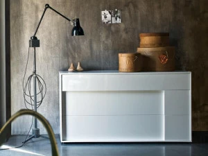 ZANETTE Комод из лакированного дерева со встроенными ручками Kairo