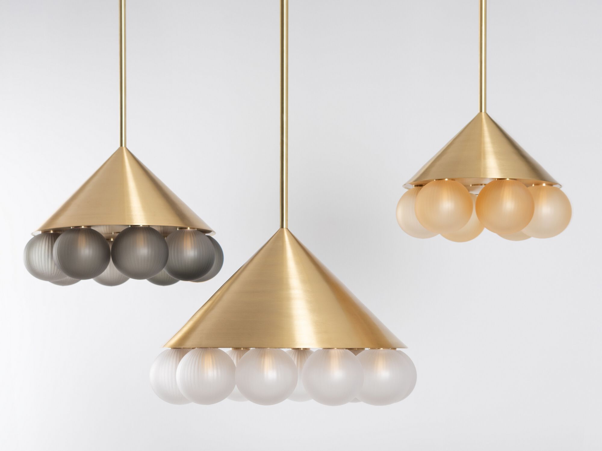 Светодиодный подвесной светильник из латуни и выдувного стекла SkLO пик ARCH-00076520