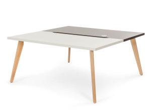 Квадратный рабочий стол из ламината с системой кабельной втулки