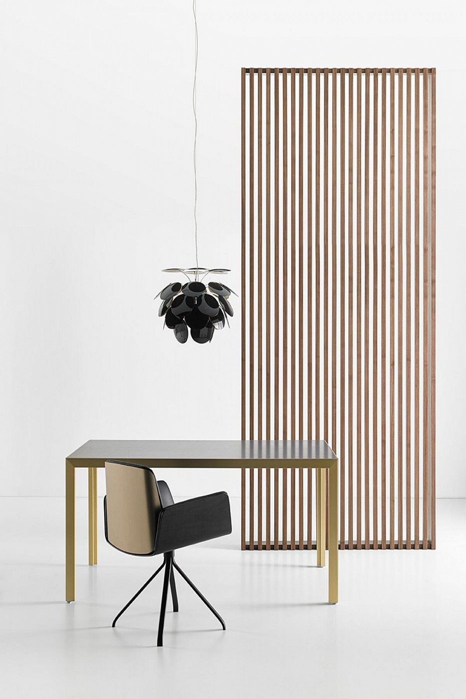 075557 Поворотное кресло Punt Mobles Hug Santreyd - Вид №9