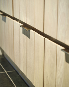 Железная мебельная ручка