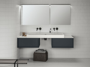 Двойной умывальник с зеркалом