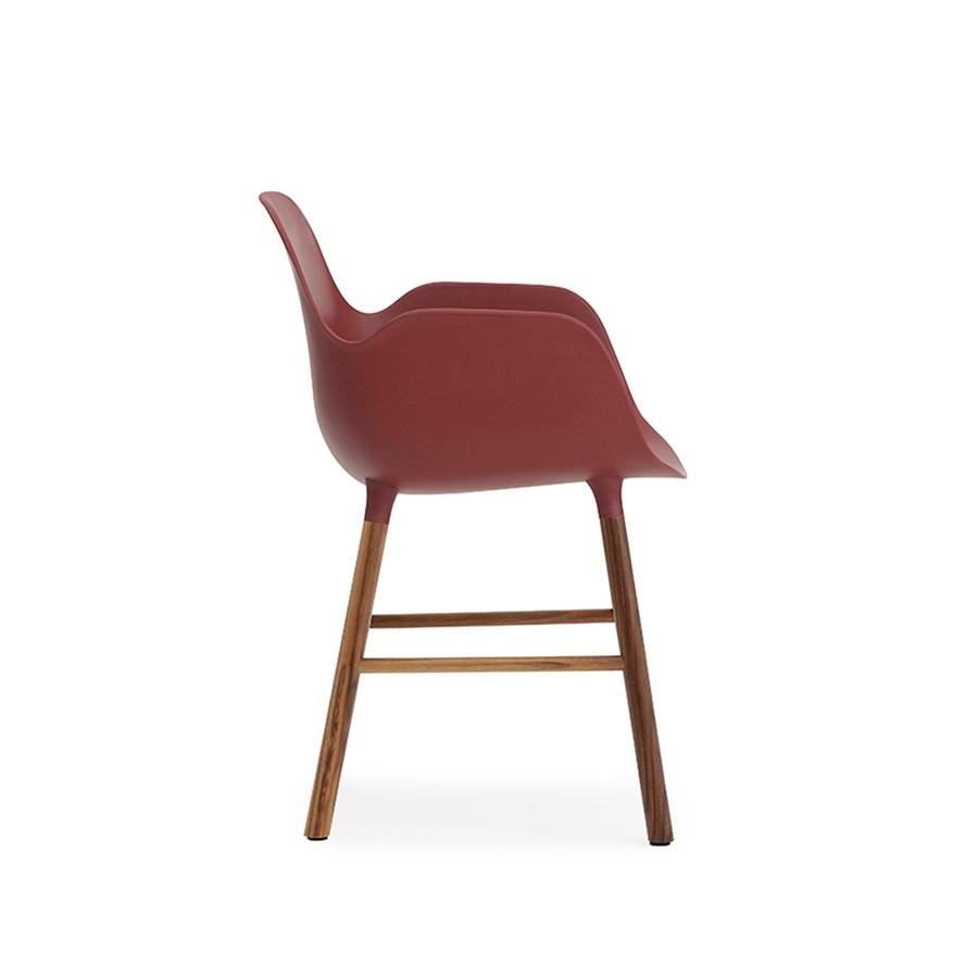 Кресло Form с ножками из ореха 80х56х52 см, красное Normann Copenhagen 602773 - Вид №1