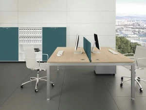 Bralco Стол из лакированного дуба с системой прокладки кабелей Gate