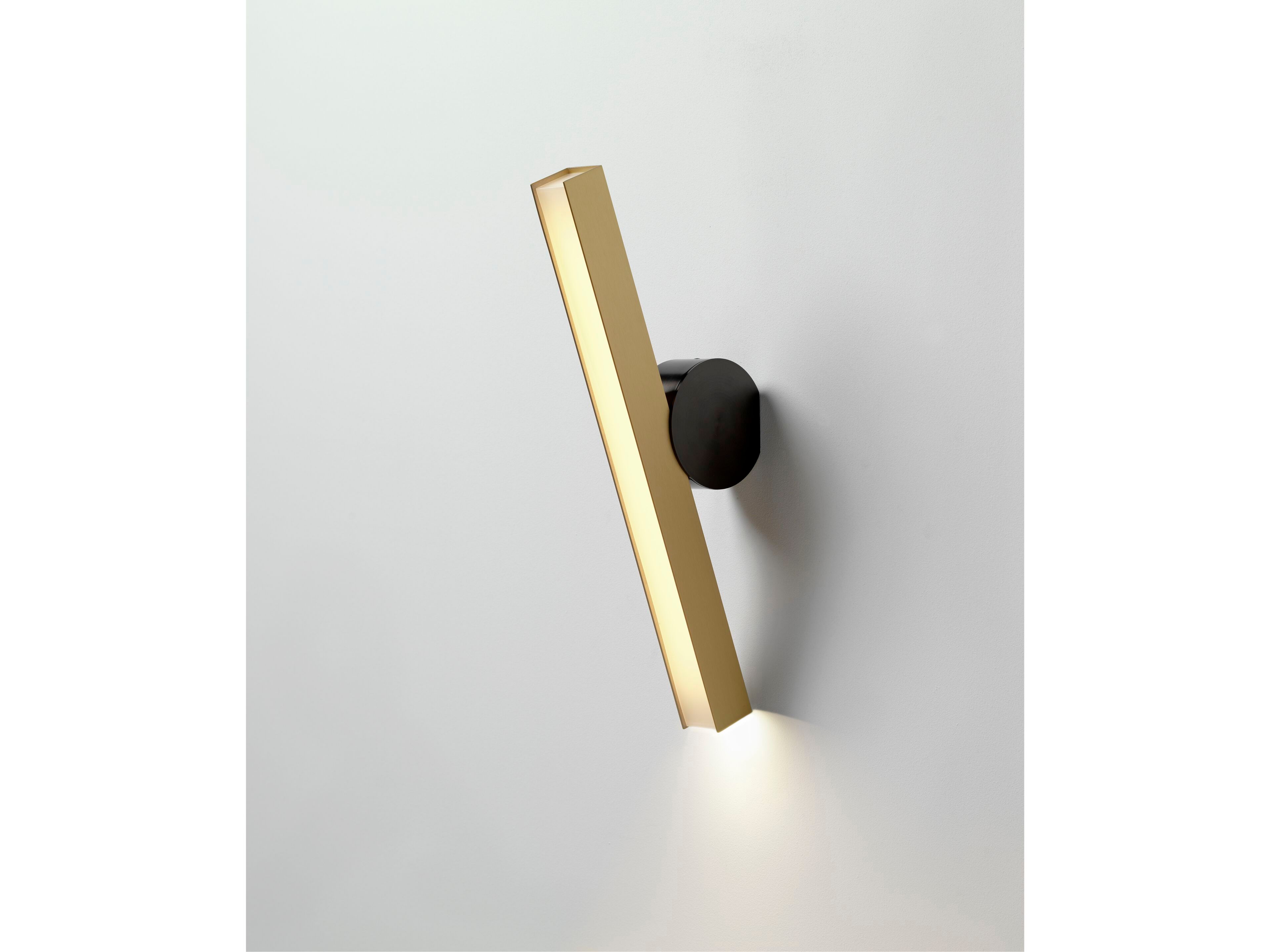 Латунный настенный светильник для ванной комнаты CVL Luminaires Calé(e) ARCH-00085086 - Вид №5