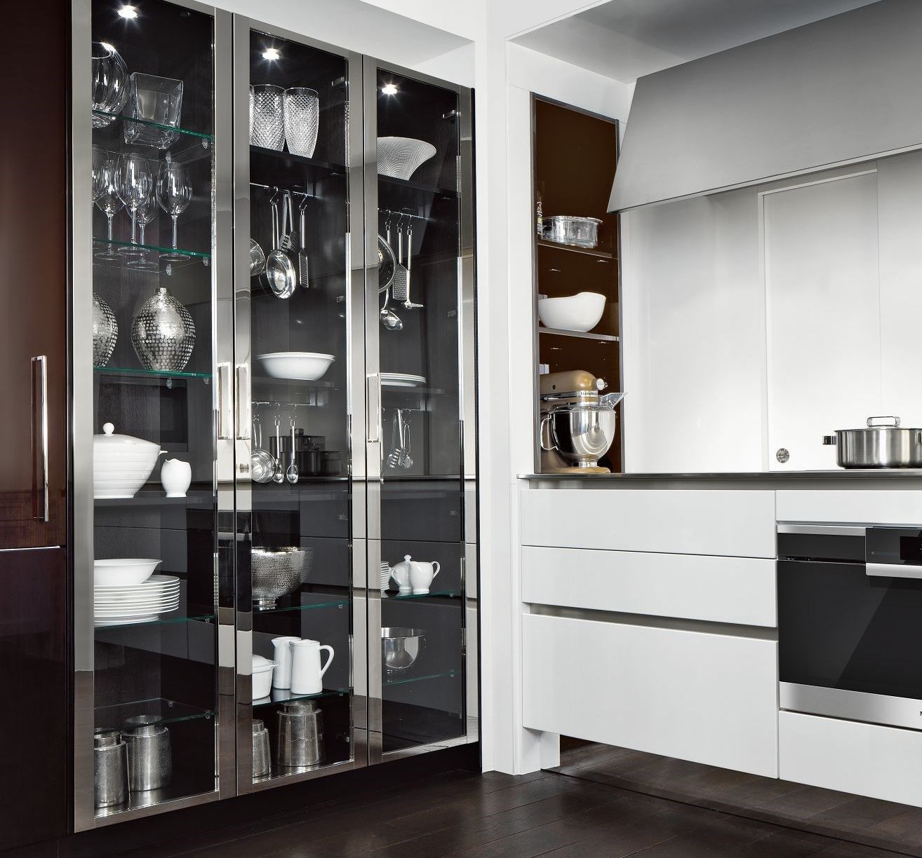 Лакированная кухня с зоной колонн из глянцевого черного дерева / стекла SieMatic SieMatic CLASSIC - SE 2002 BA ARCH-00066205 - Вид №2
