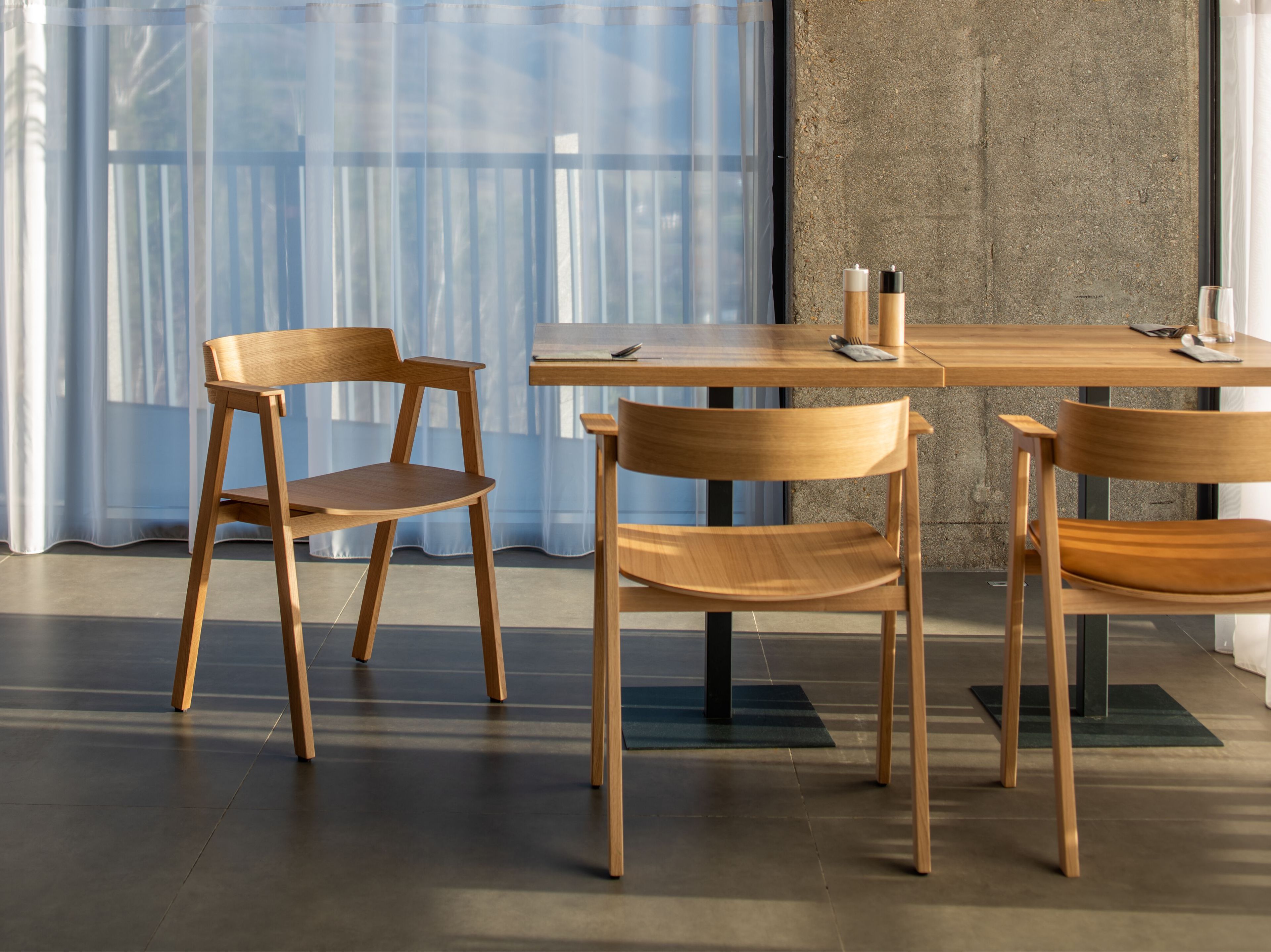 Дубовый стул с подлокотниками Gazzda FLIP ARCH-00129100 - Вид №9