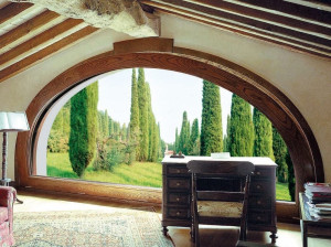 Деревянное окно с термической резкой