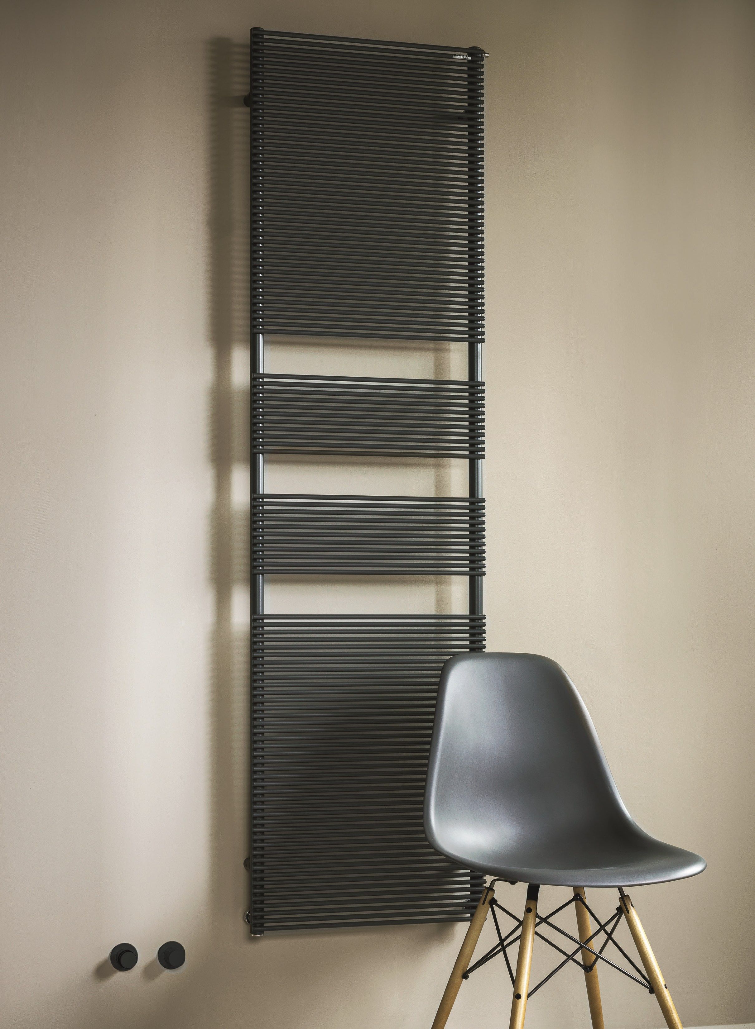 Настенный вертикальный полотенцесушитель с клапанами Tubes основы ARCH-00115599 - Вид №1