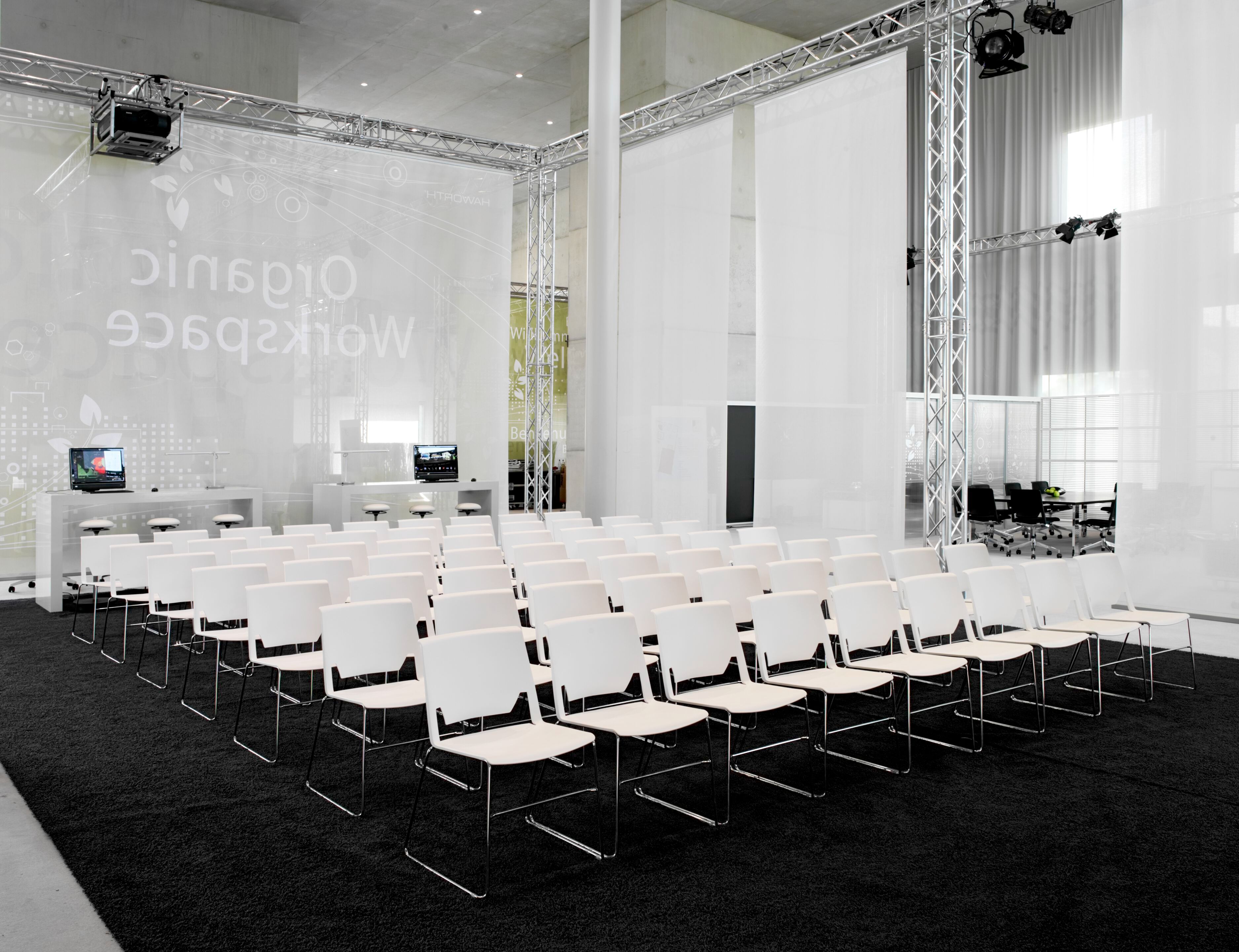 Пластиковый штабелируемый стул для конференций Haworth Very ARCH-00104015 - Вид №1