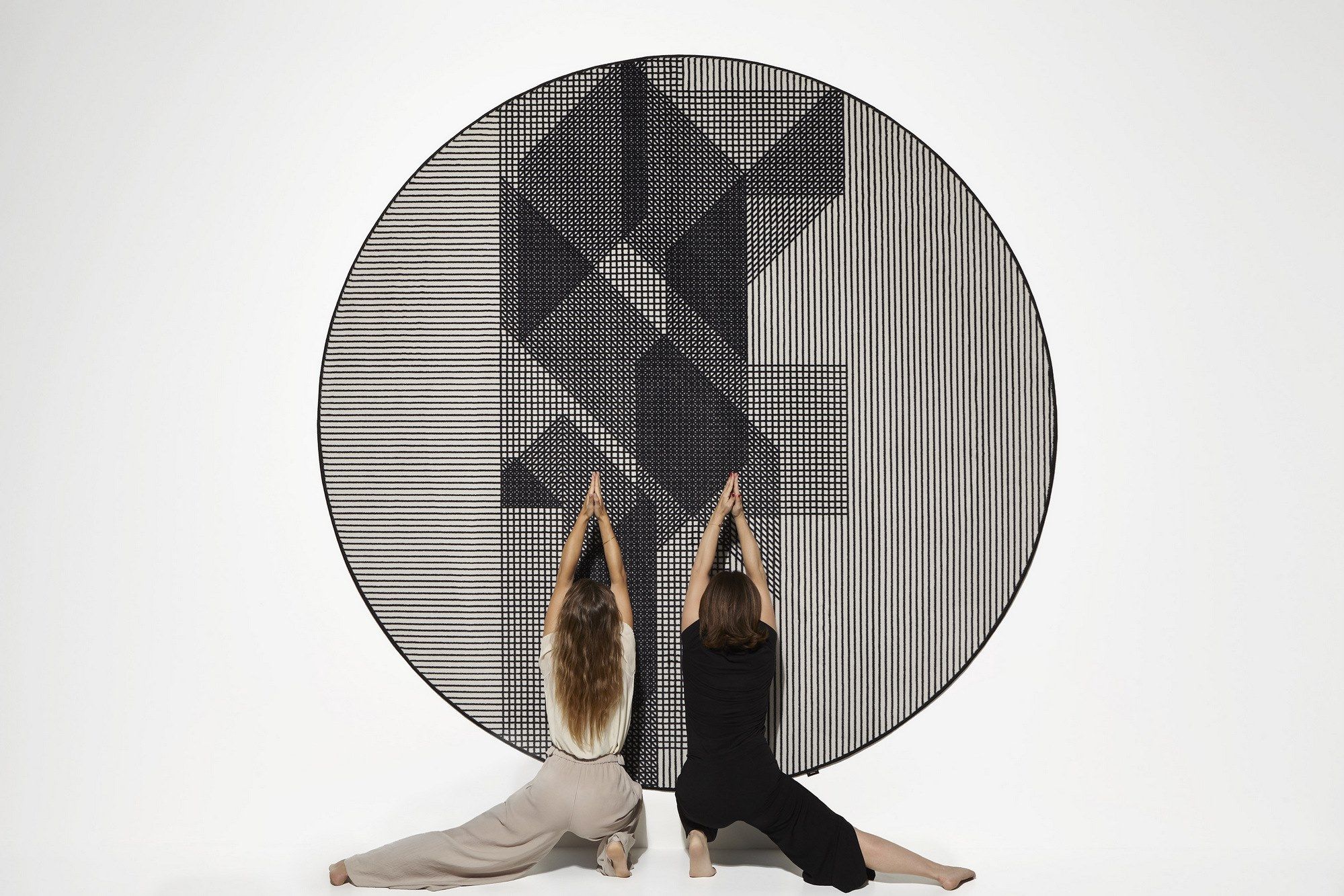 Полосатый бархатный круглый ковер Antoniolupi Tramato ARCH-00117084 - Вид №1