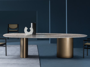 Овальный мраморный стол