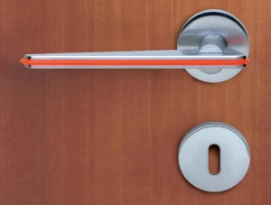 KLEIS Ручка на розетке с накладкой Tratto