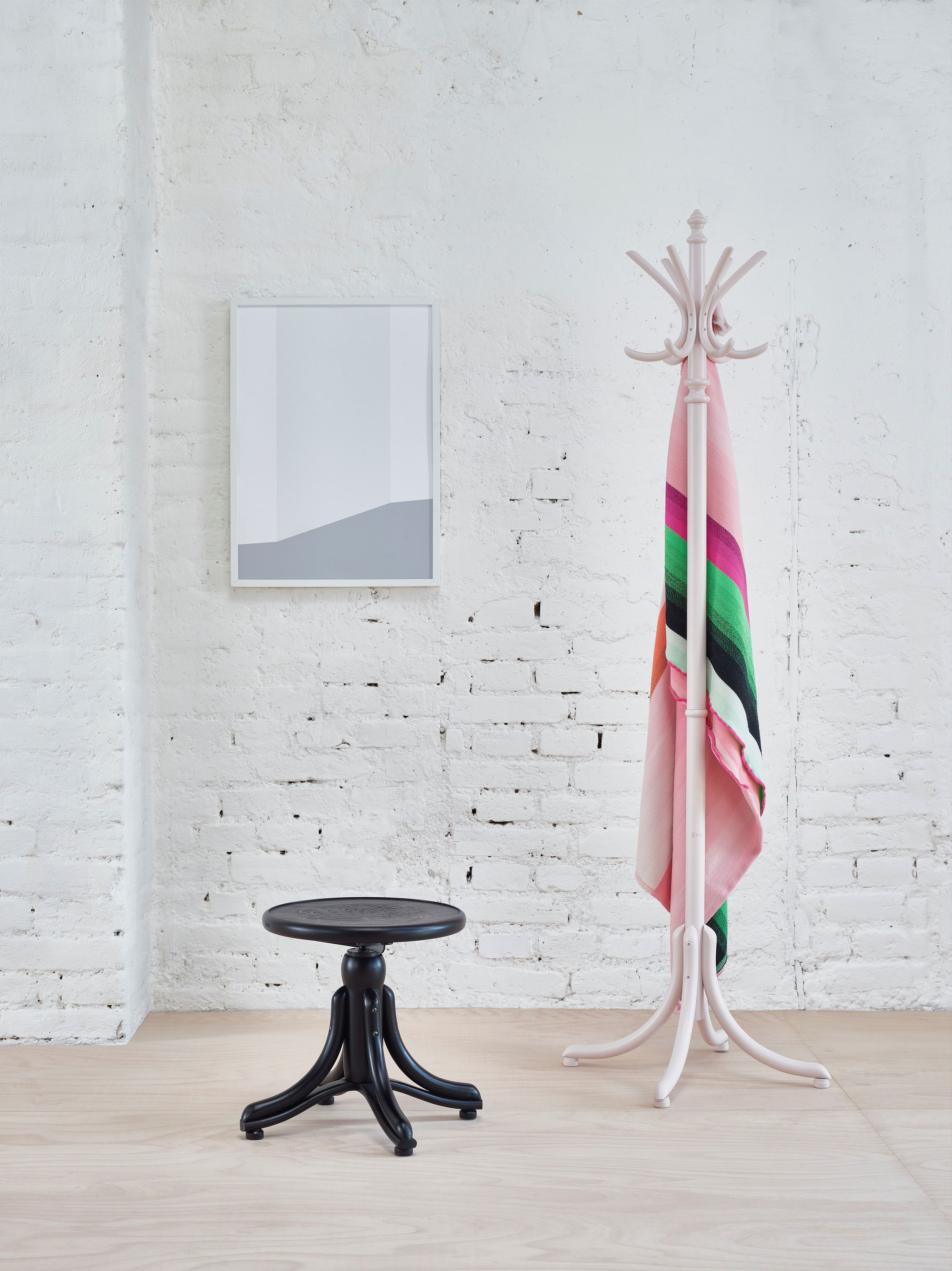 Деревянная напольная вешалка TON Stand By ARCH-00152049 - Вид №2