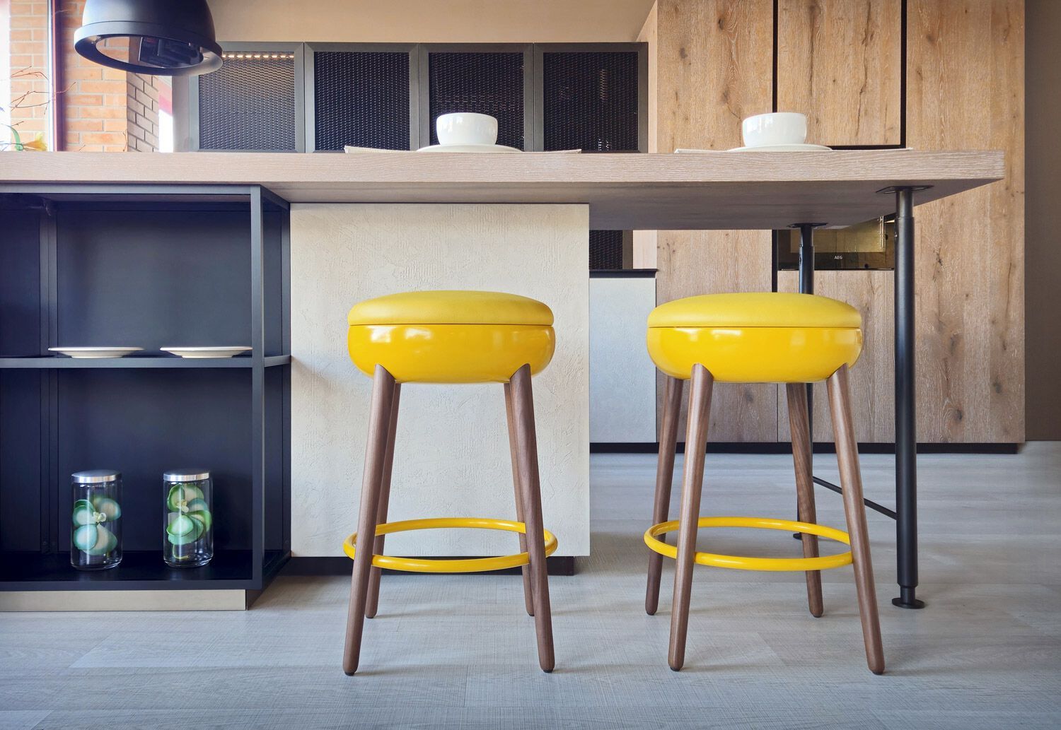 Высокий стул из дерева и ткани с подставкой для ног JOB’S Pokè ARCH-00046848 - Вид №1