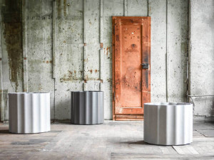 Бетонный садовый горшок с канавками