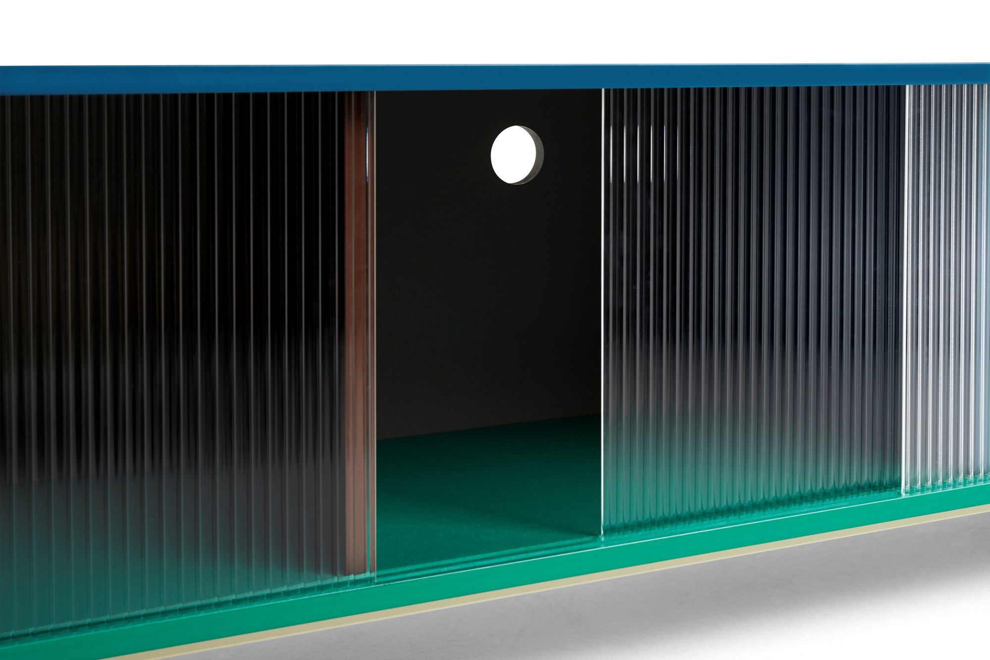 Шкаф из МДФ с раздвижными дверями Hay цветной шкаф ARCH-00117880