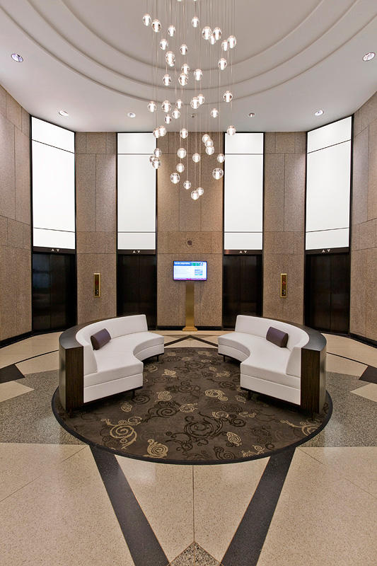 FSRT681 Система облицовки стен Levele с плавающими панелями и индивидуальными угловыми деталями из плавленого нейзильбера с льняной отделкой в ​​техасском страховании жизни, уэйко, техас Forms-surfaces  - Вид №20