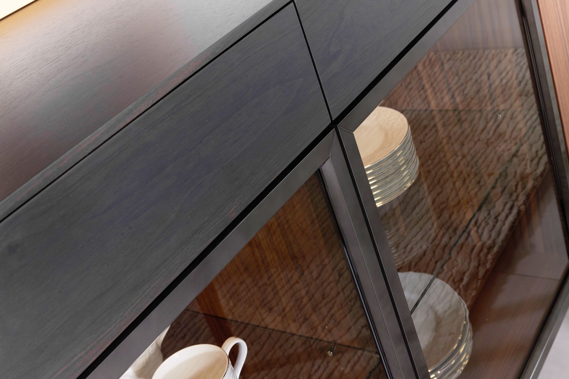 Шкаф из дерева и стекла с распашными дверями и встроенным освещением Hurtado Evolution ARCH-00085888 - Вид №9