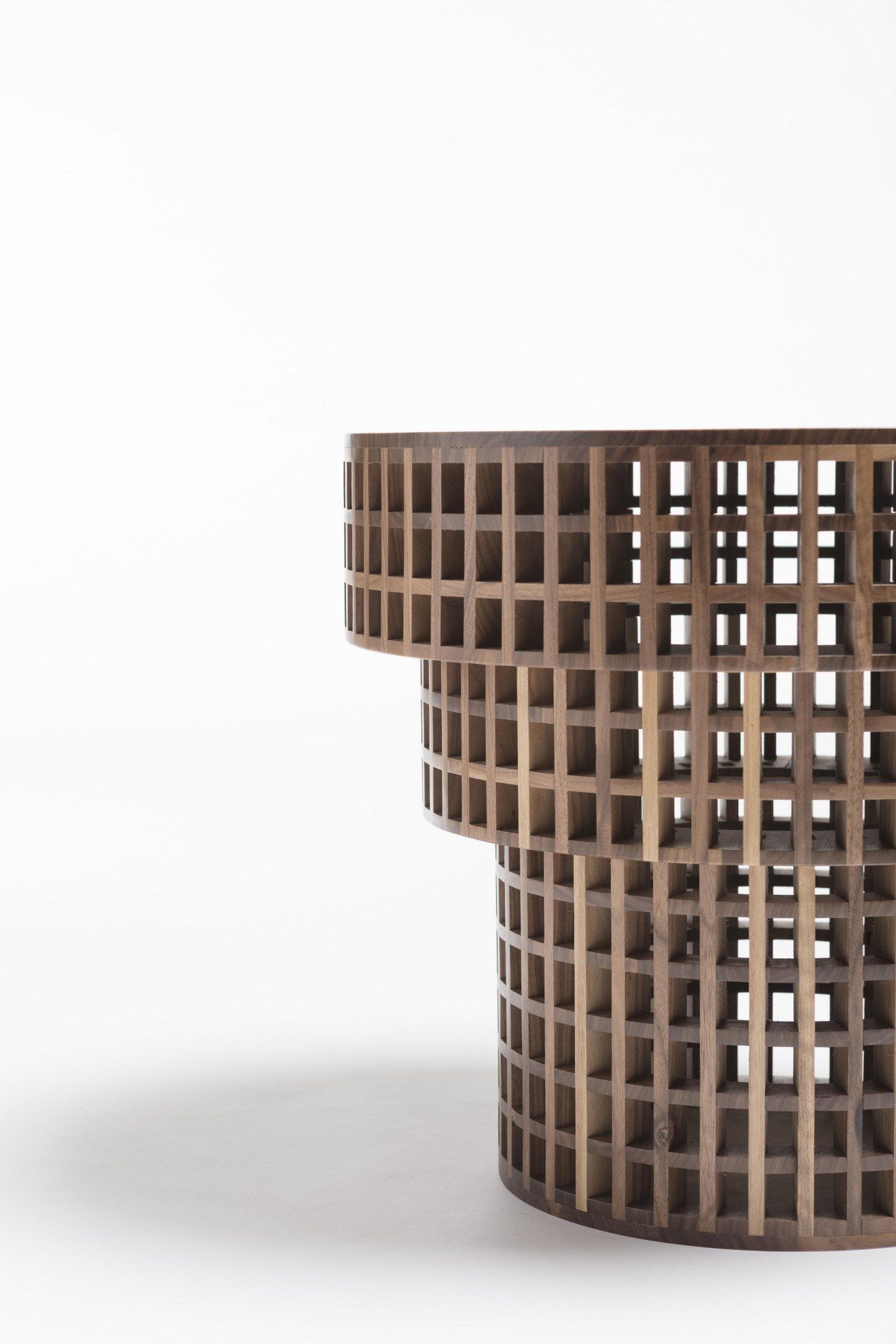 Круглый журнальный столик из грецкого ореха Medulum Carabottino ARCH-00112476 - Вид №1